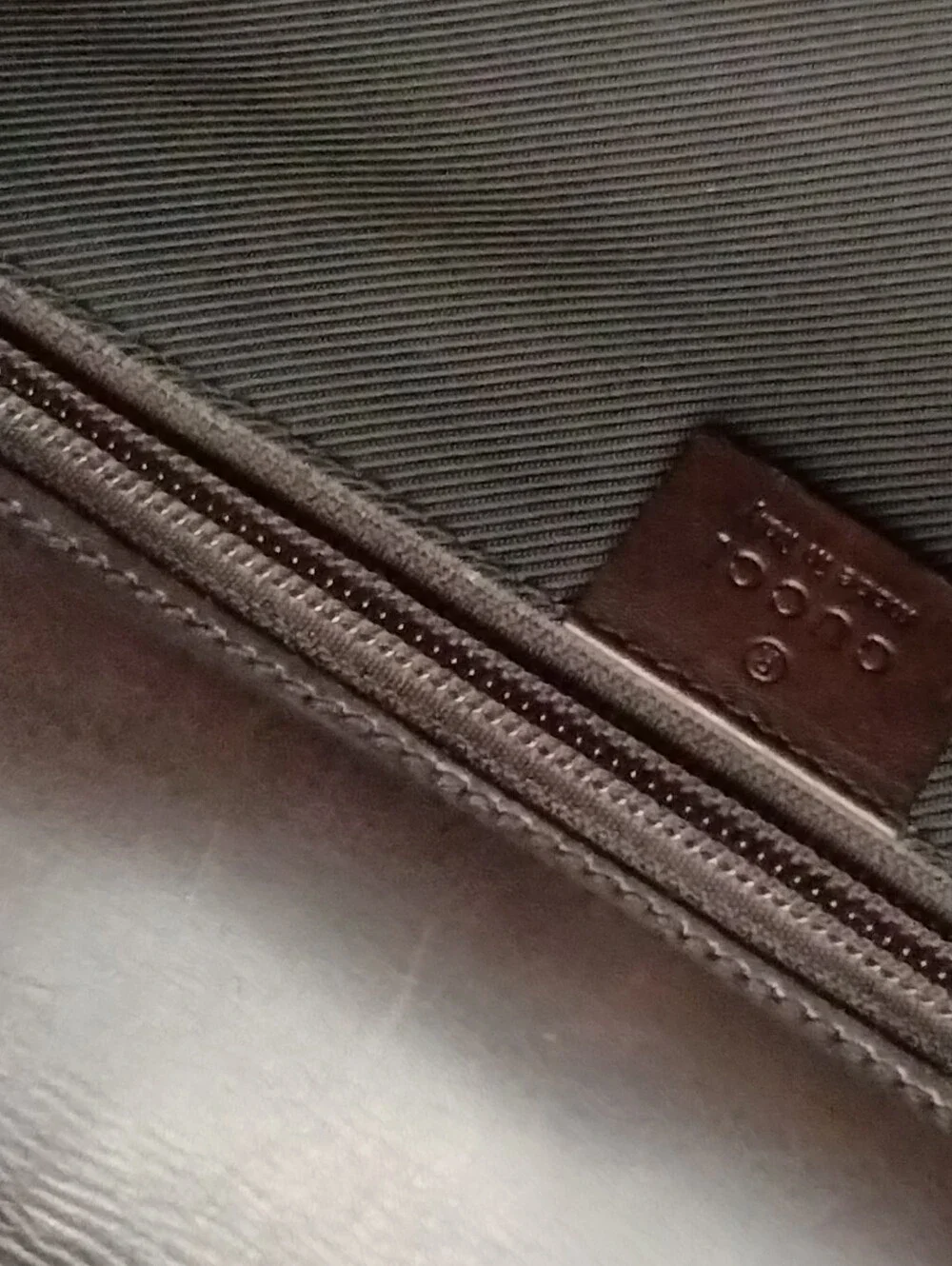 Gucci elegant brown